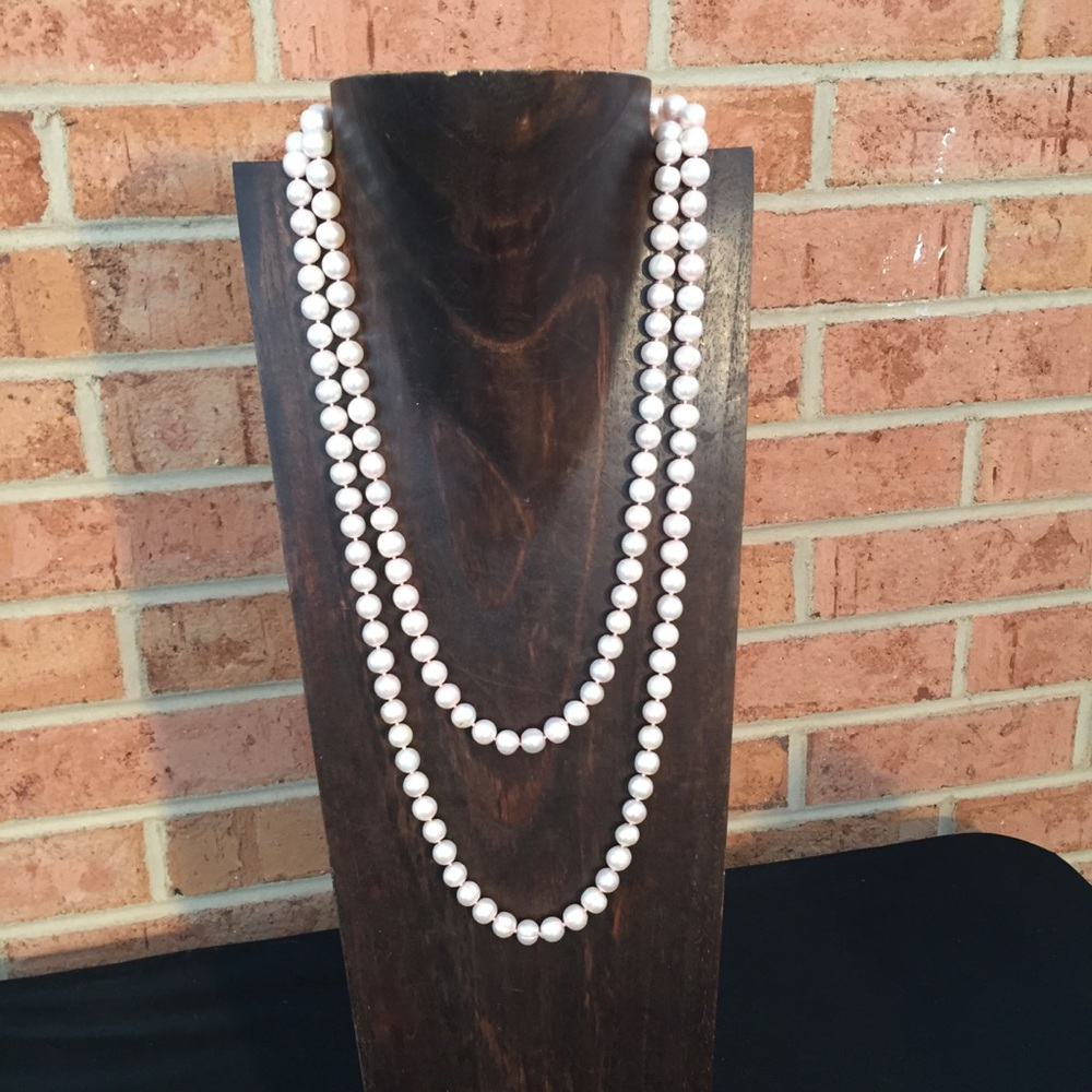 Pale pink freshwater pearl necklace.